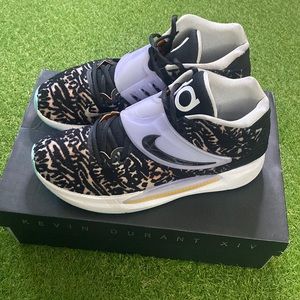 Nike KD 14 Mens basketball Shoes Size 9.5 Used original box